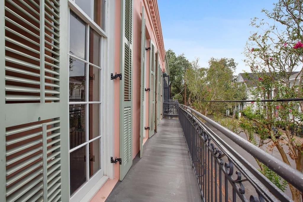 Fab 1838 Garden District 5Br With Parking And Balcony Apartment นิวออร์ลีนส์ ภายนอก รูปภาพ