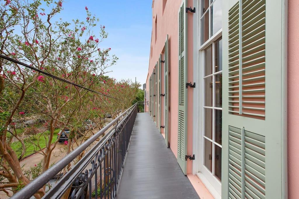 Fab 1838 Garden District 5Br With Parking And Balcony Apartment นิวออร์ลีนส์ ภายนอก รูปภาพ