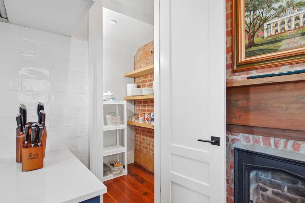 Fab 1838 Garden District 5Br With Parking And Balcony Apartment นิวออร์ลีนส์ ภายนอก รูปภาพ